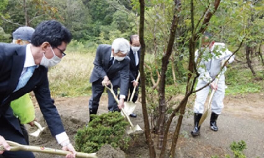 日本曹達グループの森 記念植樹